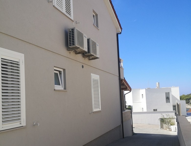 Widok z boku obiektu H3805 w Chorwacji - Panorama harcerska.