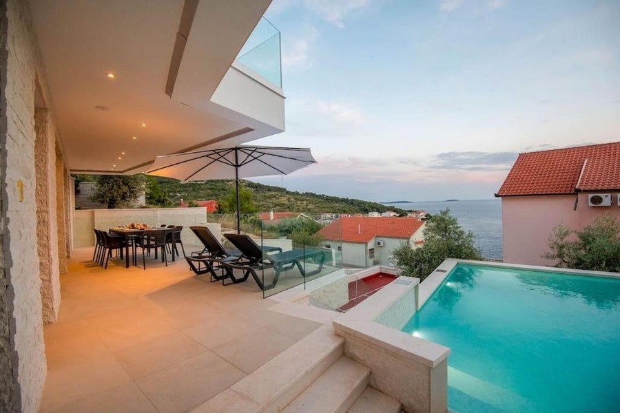 Sprzedam willę z basenem w pobliżu Primosten - Panorama Scouting H3815.