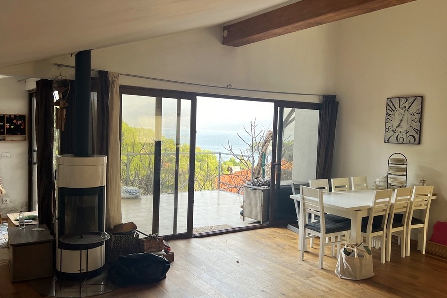 Część jadalna z bezpośrednim wyjściem na taras