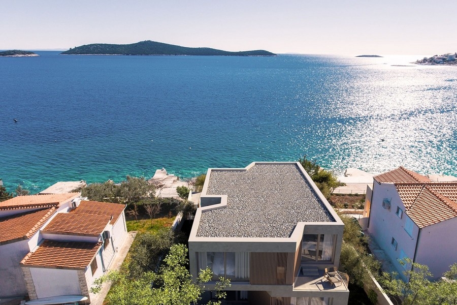 Nowoczesna, nowo wybudowana willa w pierwszym rzędzie do morza w Rogoznicy