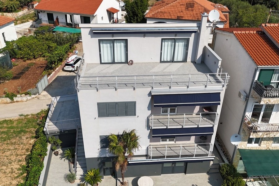 Sprzedam apartamentowiec nad morzem w Chorwacji.