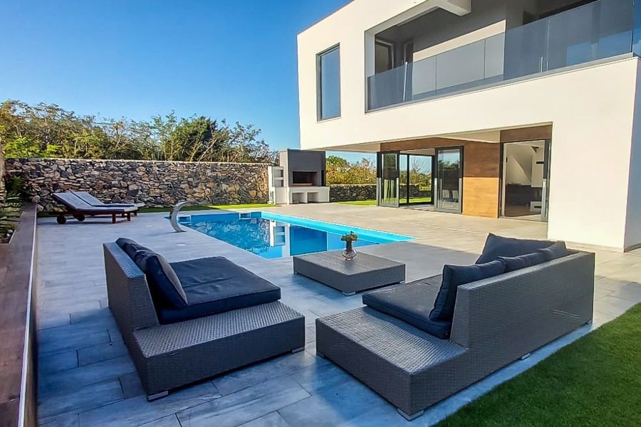 Nowoczesna willa z basenem i tarasem słonecznym w Chorwacji
