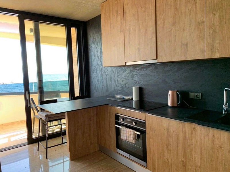 Kuchnia z widokiem na morze, nowoczesna willa w Chorwacji