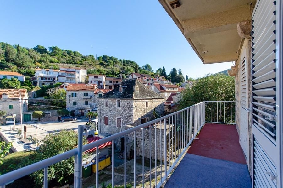 Dom z balkonem w 1 rzędzie do morza - nieruchomość H3850.