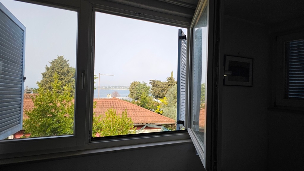 Widok na morze z okna