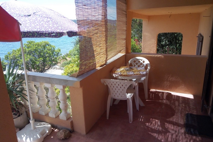 Zadaszony taras z widokiem na morze