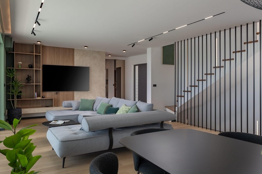 Pokój dzienny z sofą i nowoczesnym wnętrzem