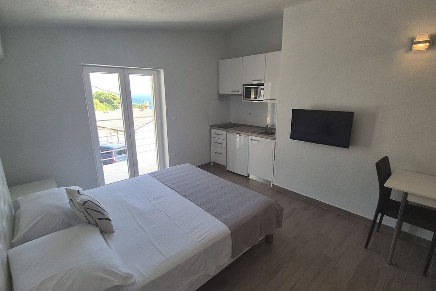 Kawalerka z widokiem na morze i balkonem