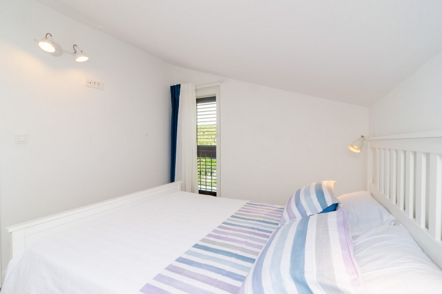 Sypialnia z wyjściem na balkon