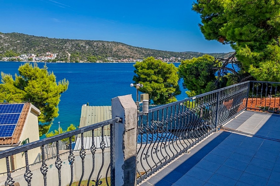 Widok na morze z nieruchomości H3877 w Rogoźnicy.