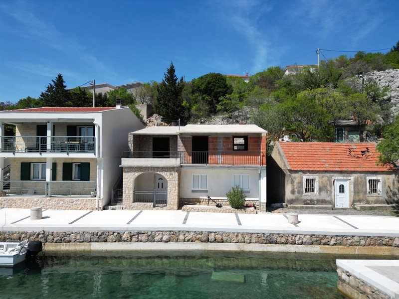 Sprzedam dom w 1 rzędzie do morza.