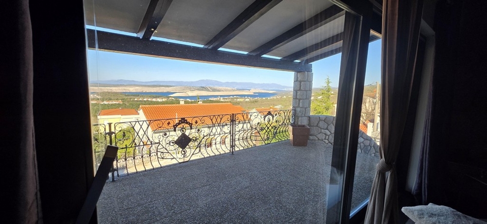 Widok na morze w ofercie nieruchomości H3889 w Chorwacji.