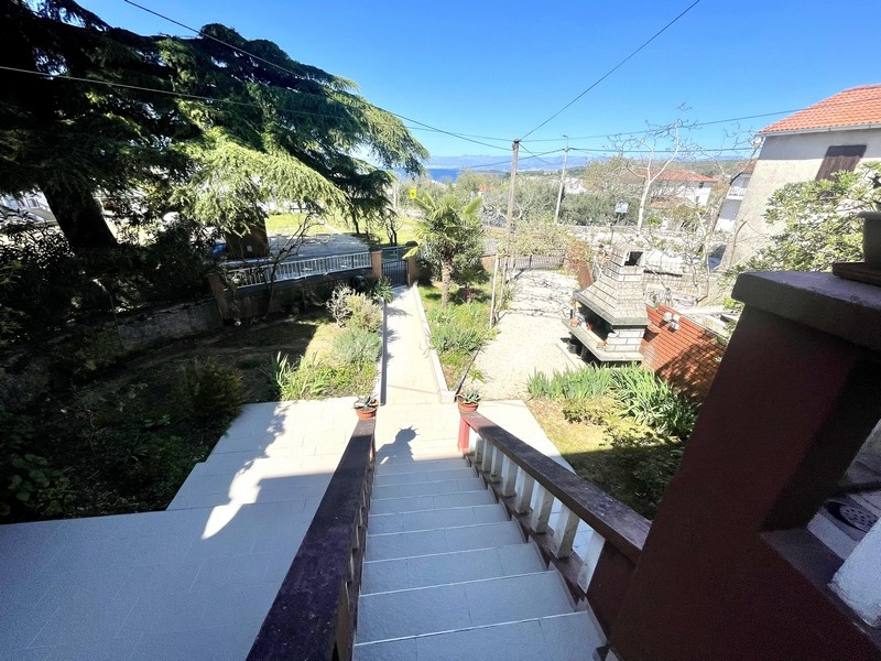 Widok na morze z domu H3891 w Malinskiej na Krk.