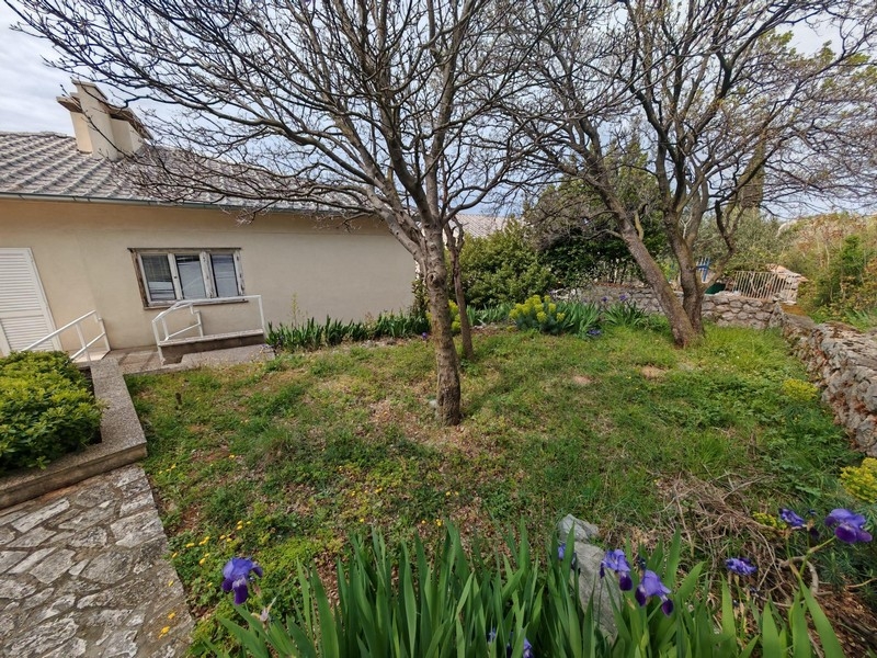 Ogród posesji H3893 koło Novi Vinodolski.