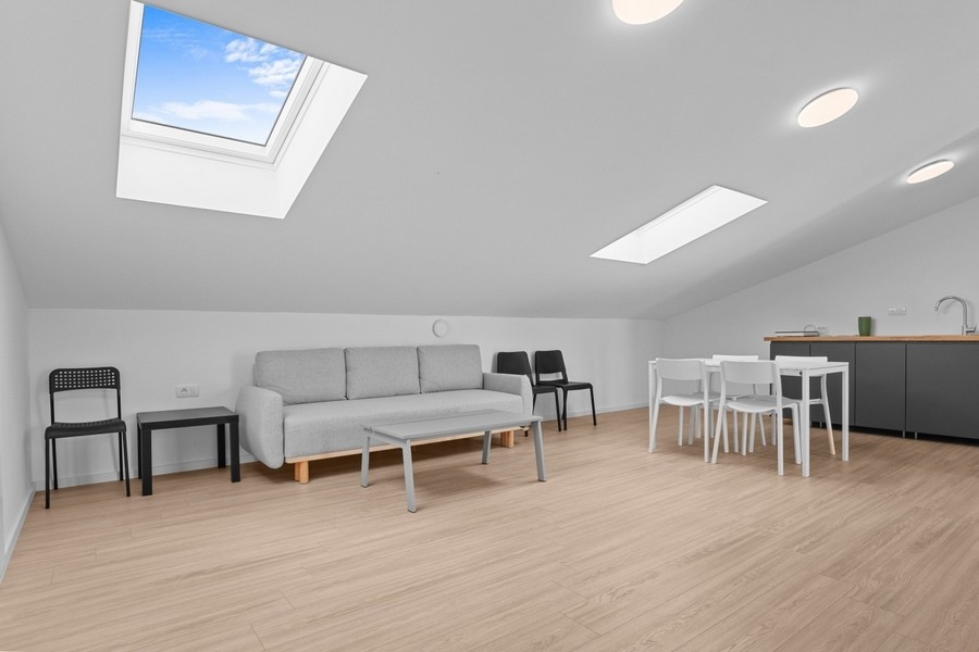 Poddasze z częścią dzienną, kuchnią i świetlikami