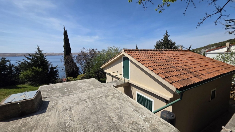 Dom wakacyjny z widokiem na morze i tarasem na dachu