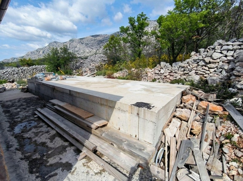 Plac budowy za domem.