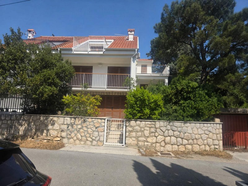 Sprzedam dom blisko morza w Novi Vinodolski - H3905