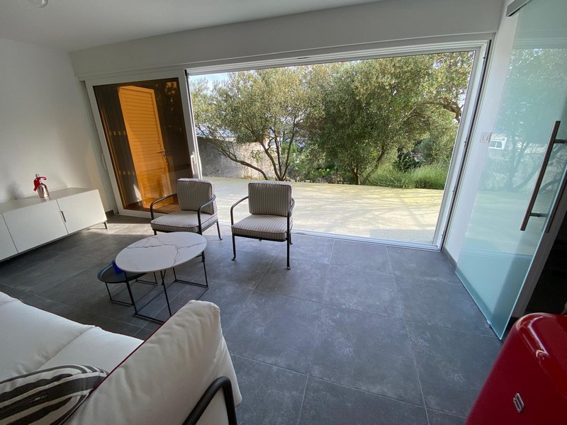 Pokój dzienny z bezpośrednim wyjściem na ogród