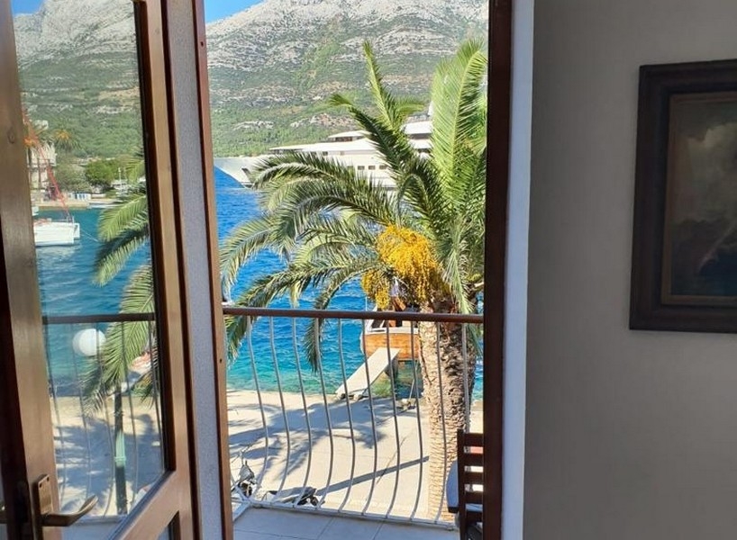 Na sprzedaż kamienica H3906 w centrum Korculi.