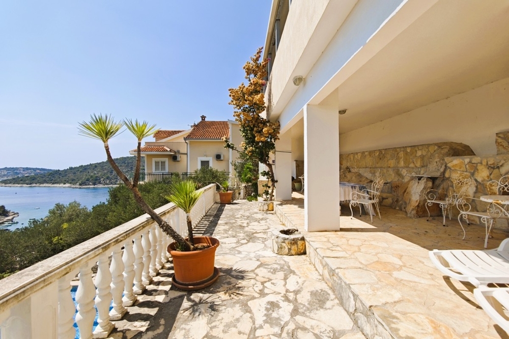 Taras z widokiem na morze i miejscem do siedzenia