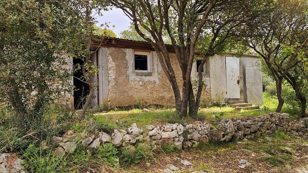 Dom do odbudowy nad morzem.