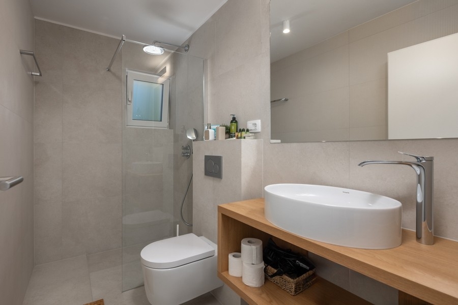 Nowoczesna łazienka z prysznicem