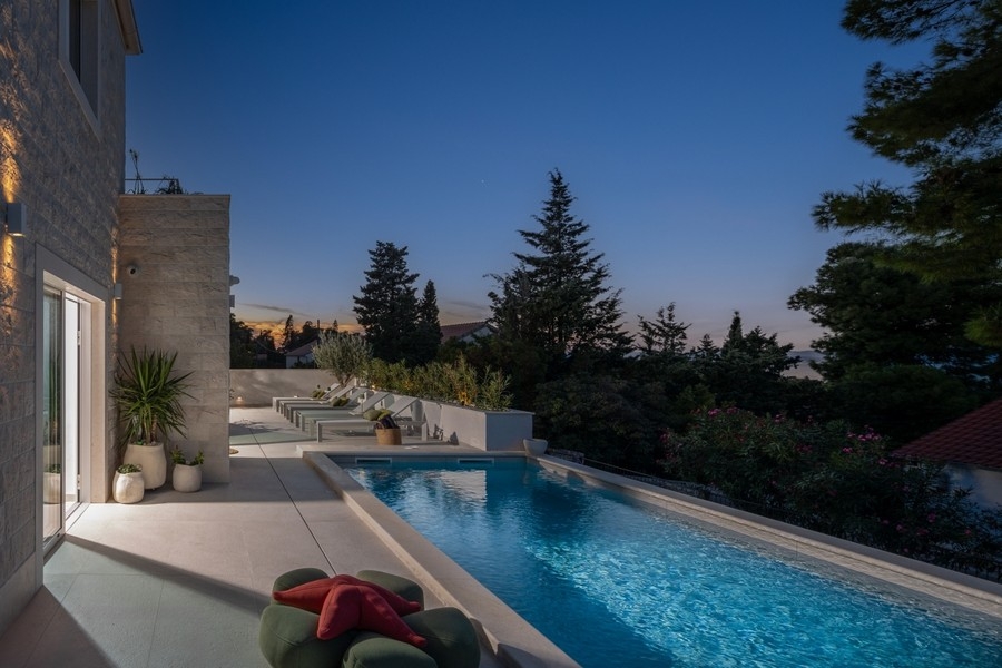 Basen z widokiem na zieleń - nieruchomość H3926.