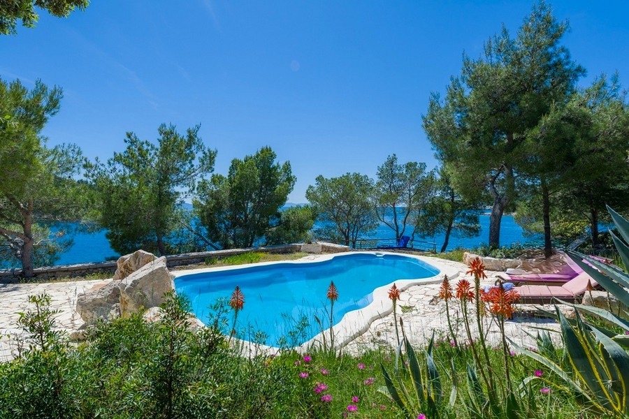 Basen w obiekcie H3929.