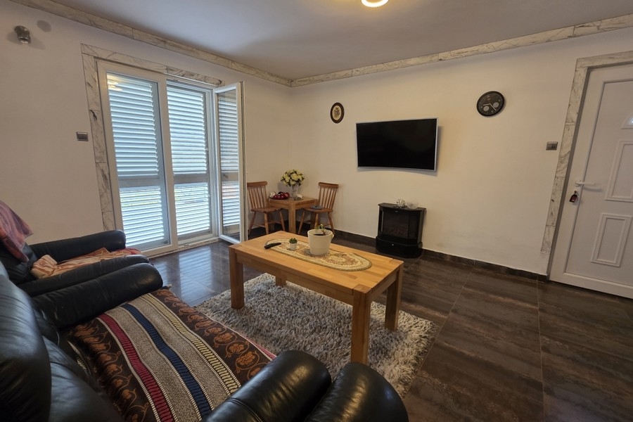 Pokój dzienny z wyjściem na taras