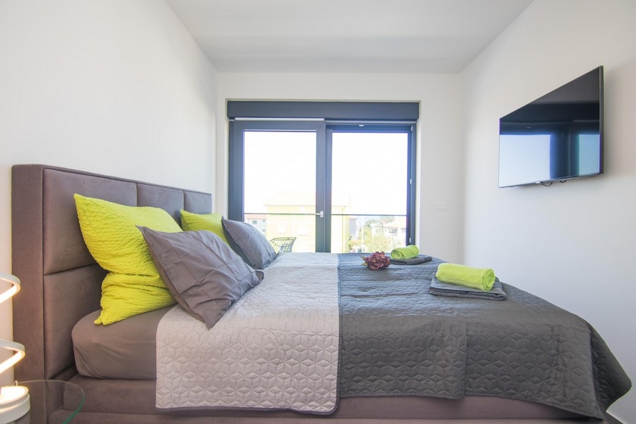 Sypialnia z wyjściem na balkon