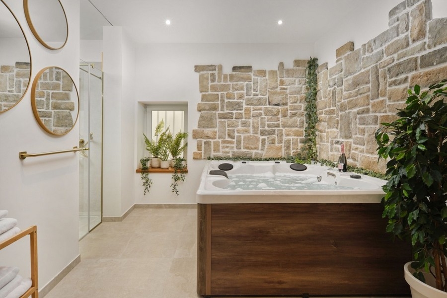 Strefa Wellness z jacuzzi