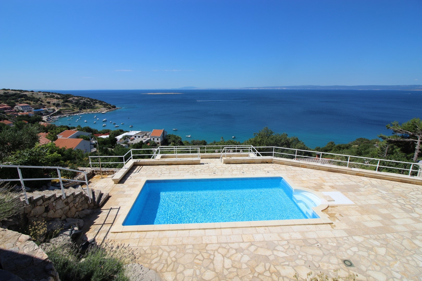 Na sprzedaż willa w doskonałej lokalizacji z widokiem na morze na wyspie Krk w Chorwacji.