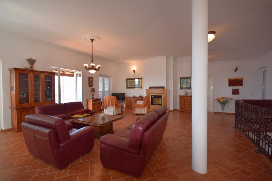 Nieruchomości w Chorwacji - Pokój dzienny w willi na Krk - H397.