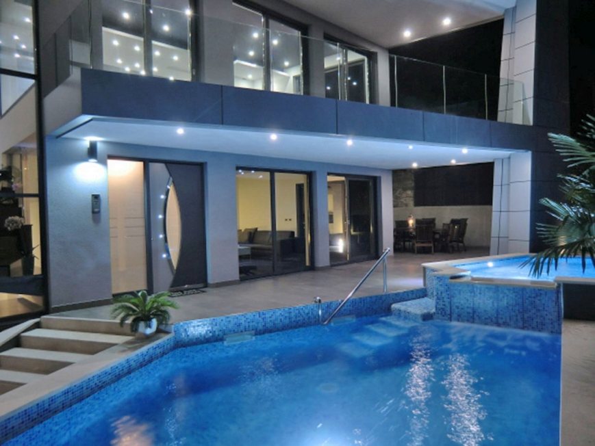 Kup nowoczesną luksusową willę w Opatija w Chorwacji.