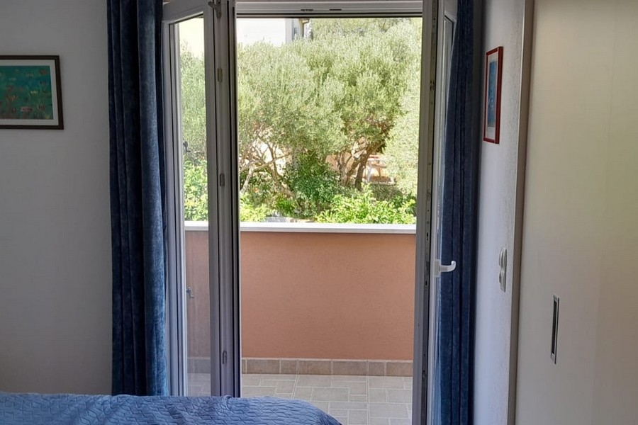 Sypialnia z wyjściem na balkon