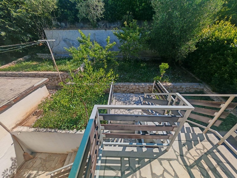 Widok z tarasu na ogród