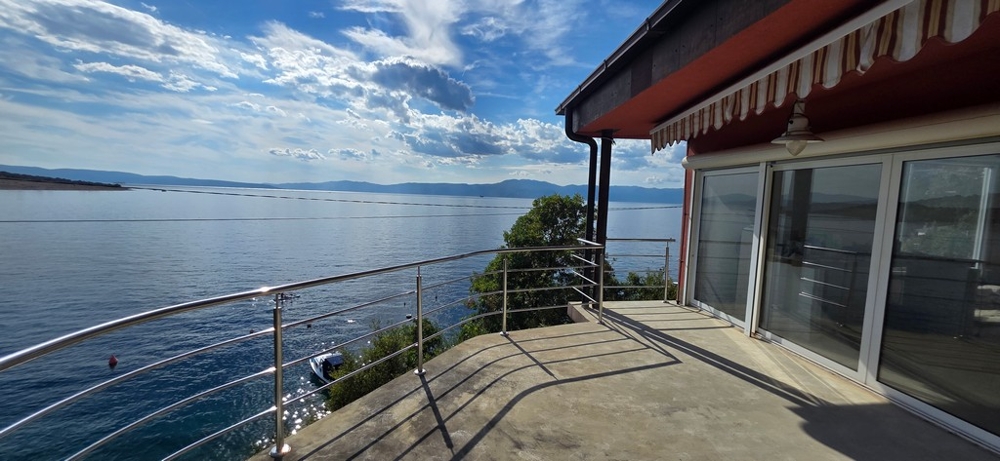 Taras z panoramicznym widokiem na zatokę Kvarner
