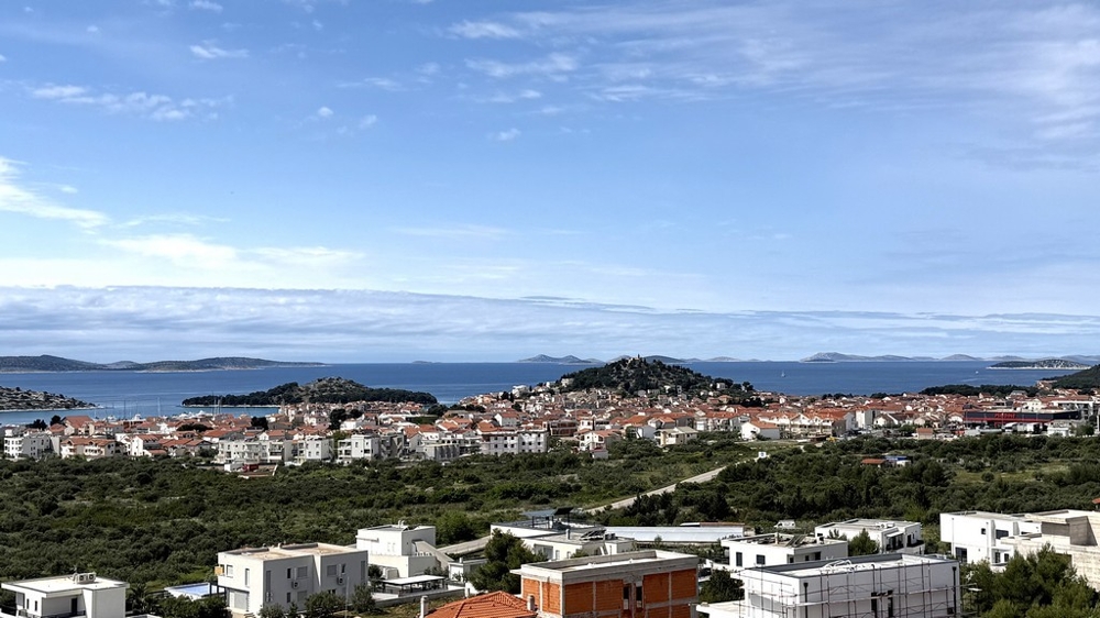 Widok na Vodice na przybrzeżne wyspy