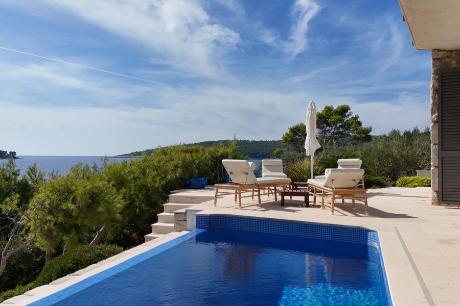 Willa nad morzem z basenem na wyspie Korcula