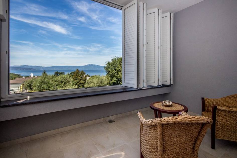 Widok na morze z prawie wszystkich pokoi w obiekcie H528 na Krk.