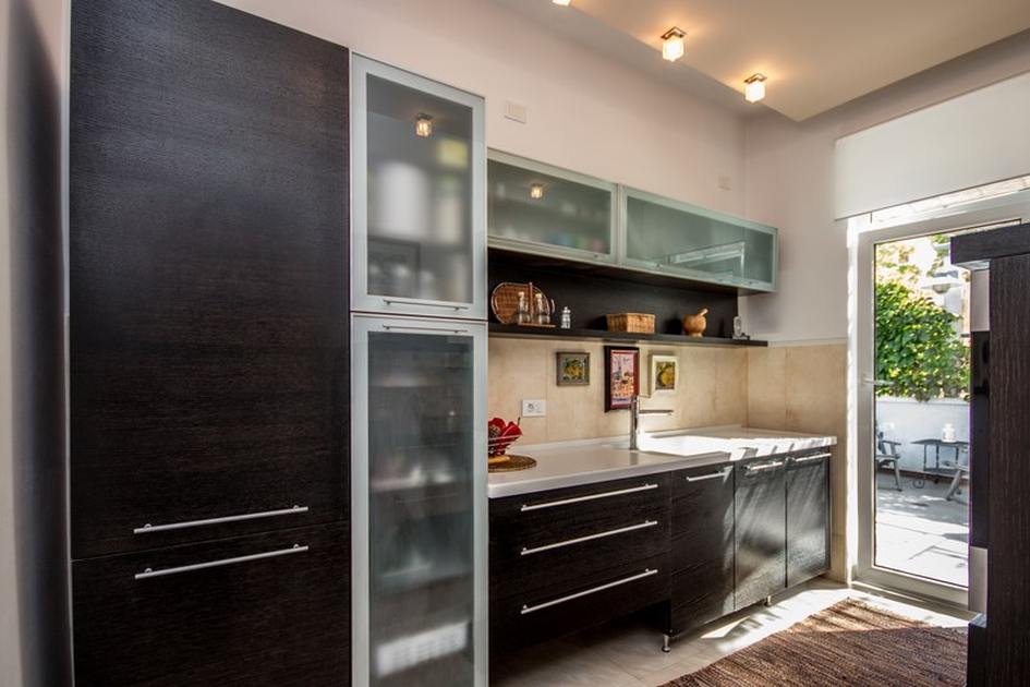 Kuchnia jest również nowoczesna i wyposażona w wysokim standardzie.