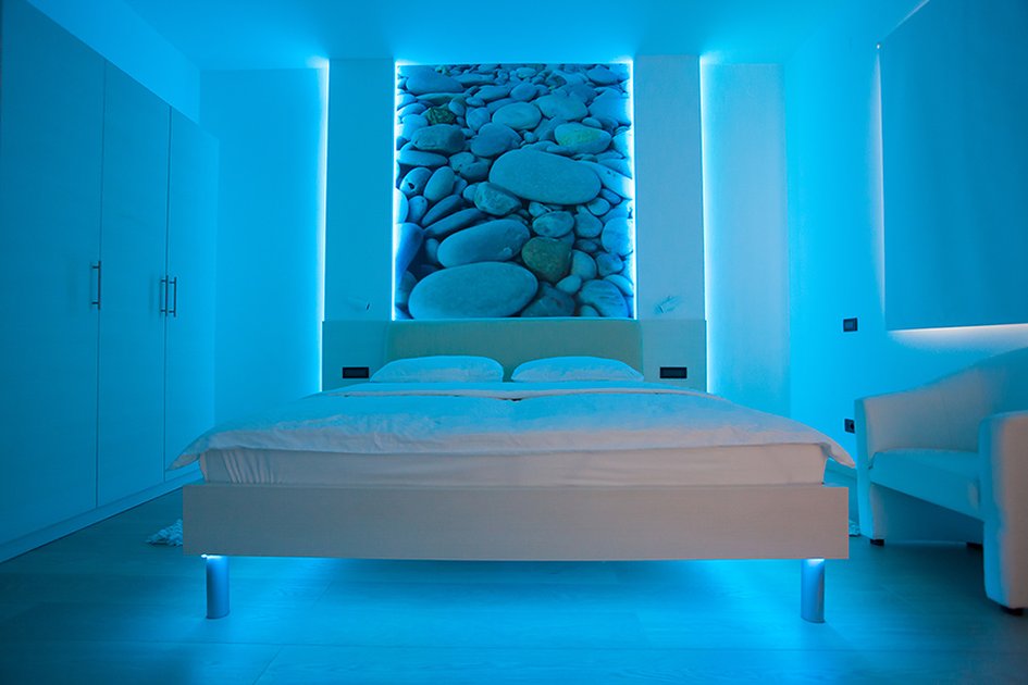 Nowoczesne pokoje - jedna z 11 sypialni w willi niedaleko Medulin na Istrii.