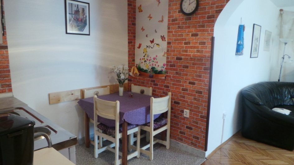 Wnętrze nieruchomości H575 bezpośrednio nad morzem w pobliżu Senj, Chorwacja.