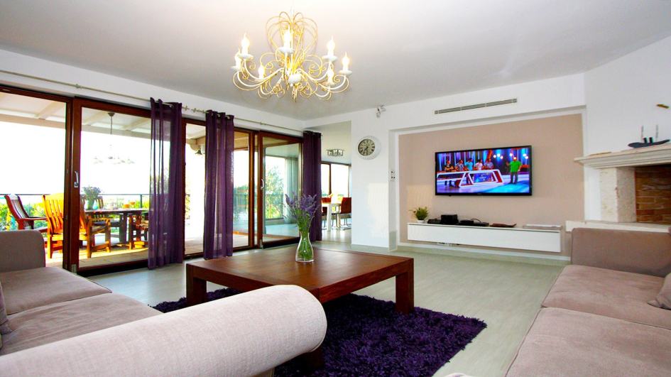 Widok na salon Villa H622 - Panorama Scouting.