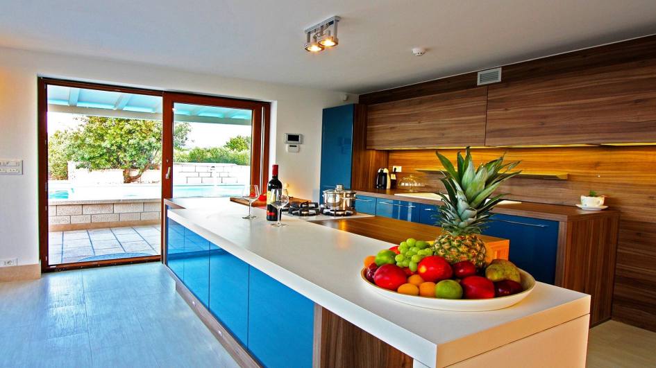 Kuchnia w willi H622, która jest na sprzedaż na Bracu.