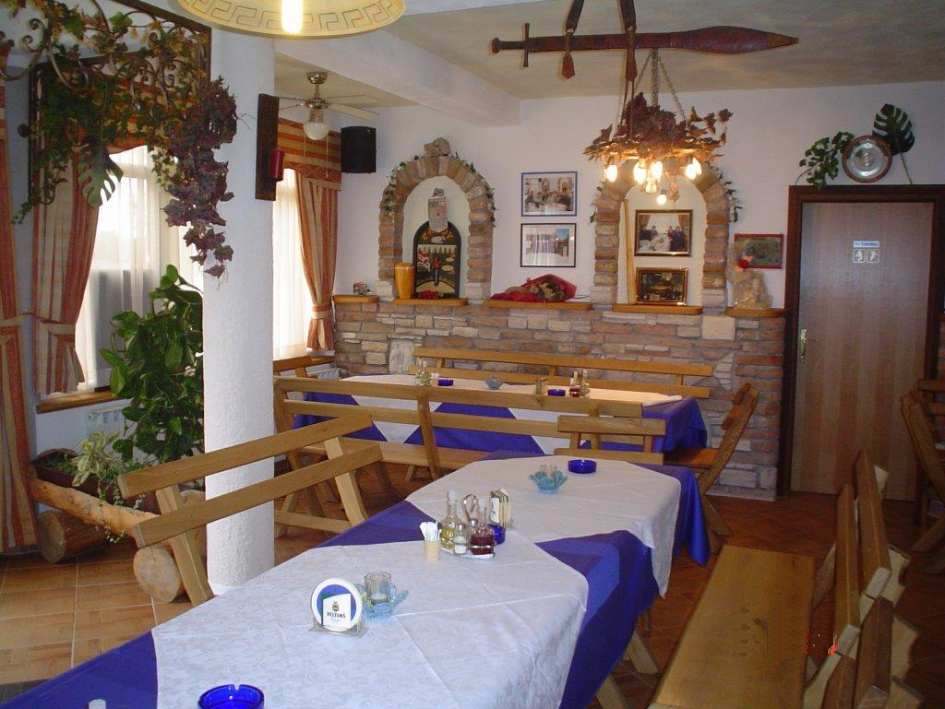 Jadalnia w pensjonacie hotelowym na Istrii, która jest na sprzedaż.