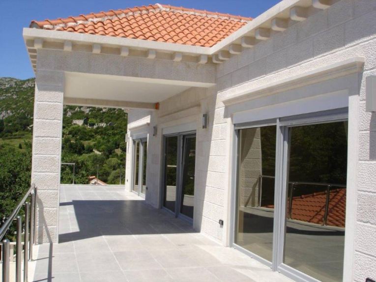 Balkon nieruchomości H696 na Peljesac w Dalmacji.