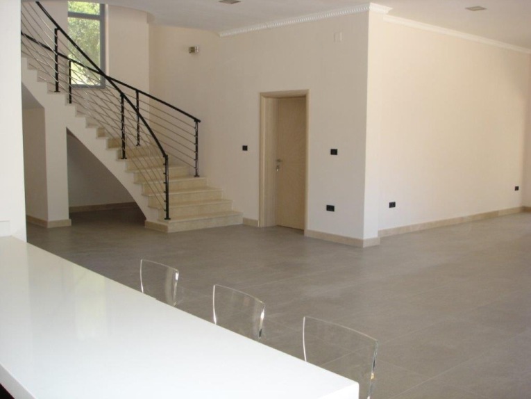 Część dzienna w piwnicy willi.