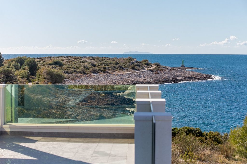 Nieruchomości w Chorwacji - H672 blisko morza w Dalmacji.